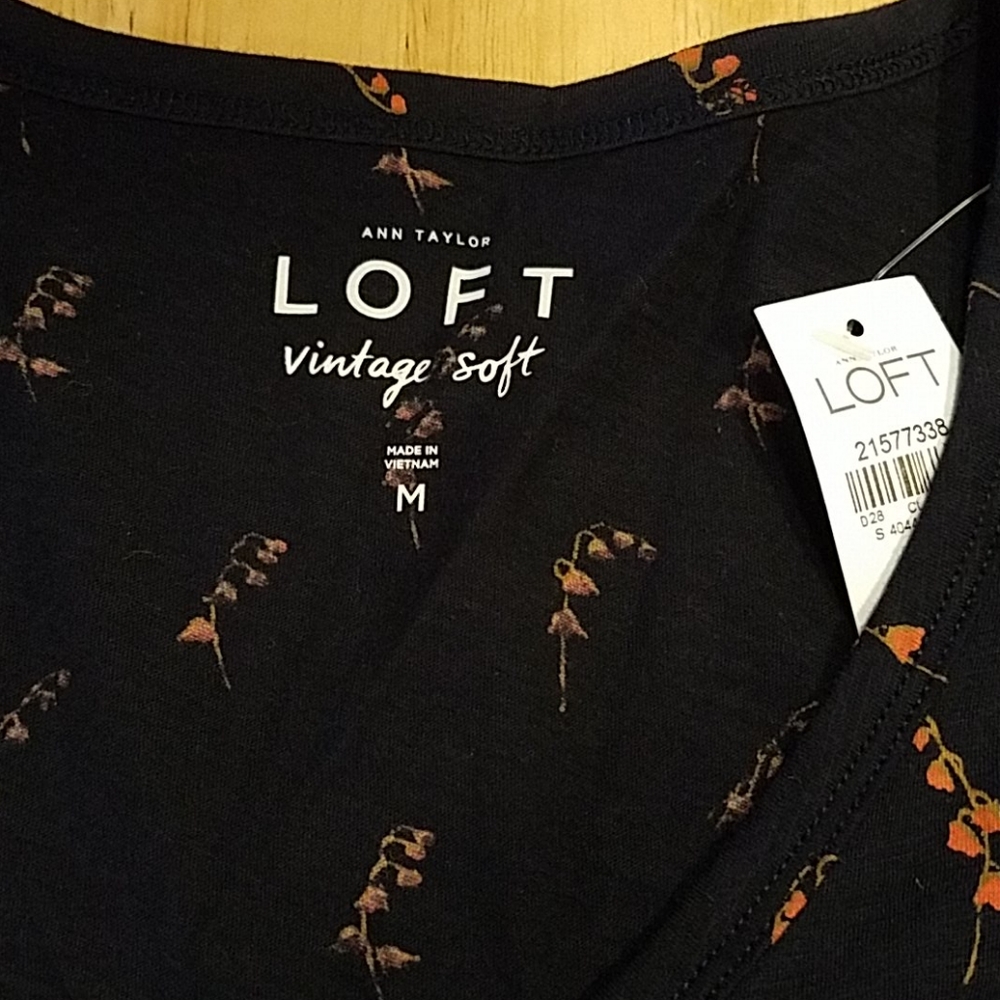 Ann Taylor Loft Vintage Soft flower print t-shirt Medium - Picture 2 of 4